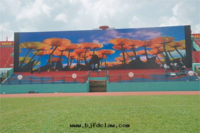 越南(nán)足球场(chǎng)LED顯示屏P16