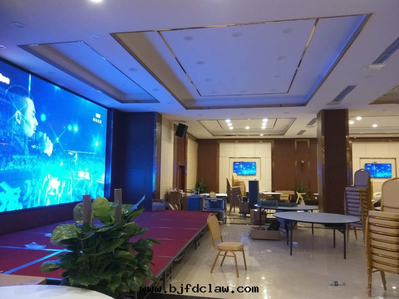 西(xī)部(bù)物(wù)流園(yuán)七(qī)騰软(ruǎn)件(jiàn)室(shì)內(nèi)P3LED全(quán)彩顯示屏