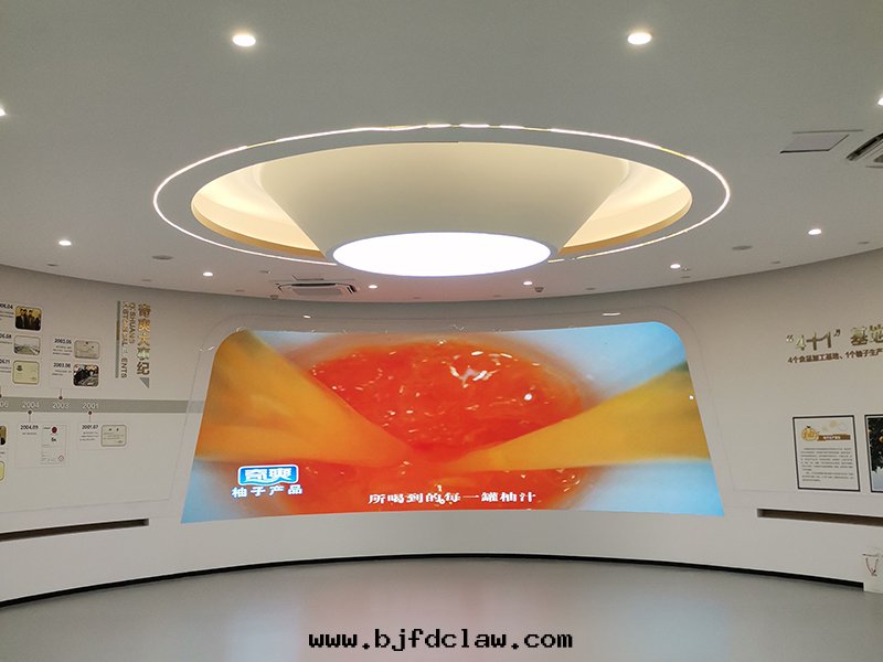 梁(liáng)平柚産業精深加工展(zhǎn)廳安(ān)裝(zhuāng)led顯示屏